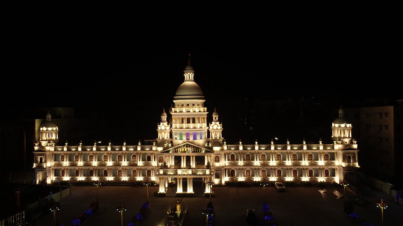 GADIRAJU PALACE CONVENTION CENTRE & HOTEL
